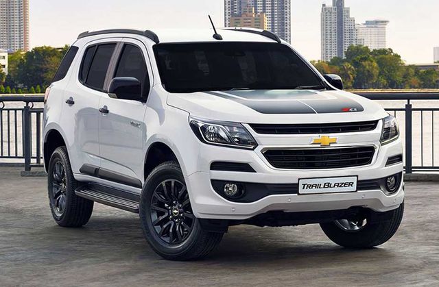 Ế không thể đỡ, ô tô đua nhau giảm giá