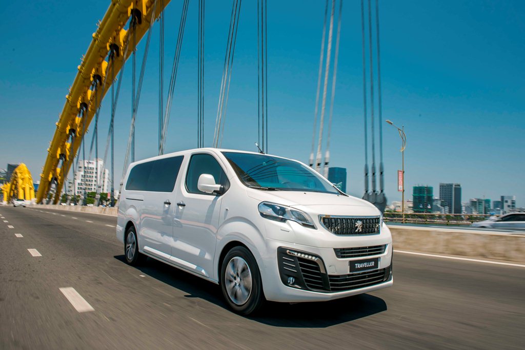 Peugeot Traveller có quá tự cao khi cạnh tranh với Mercedes-Benz V-Class?
