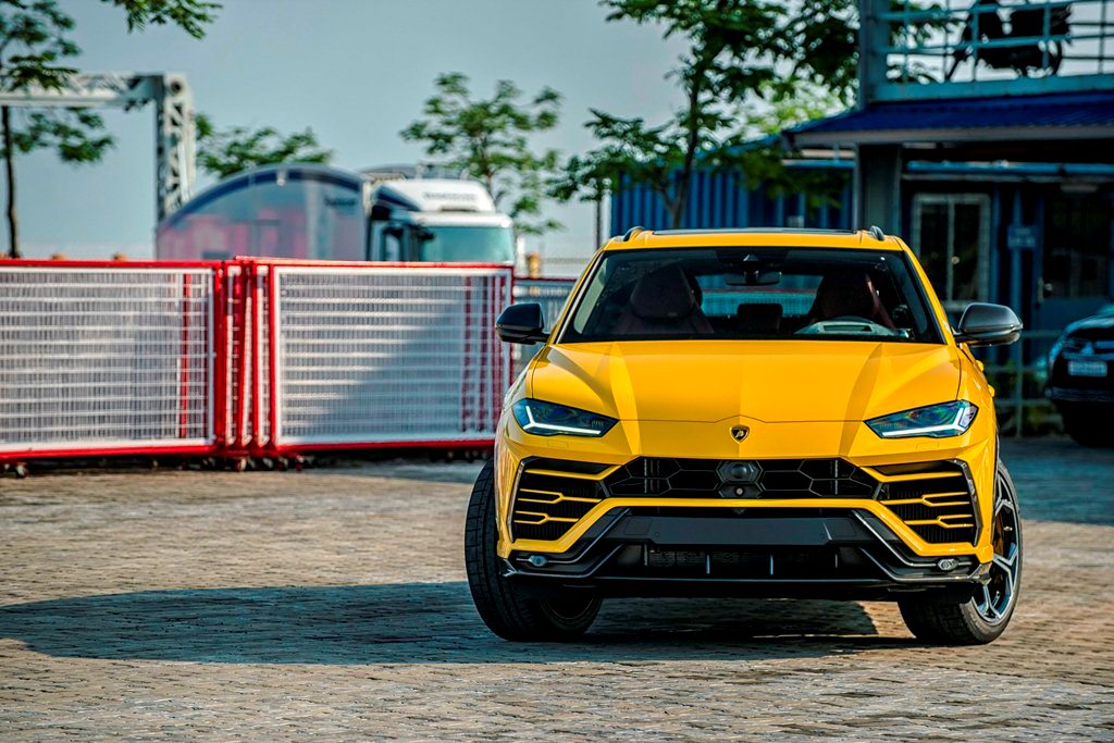 Cận cảnh siêu SUV Lamborghini Urus vừa cập bến tại Việt Nam 