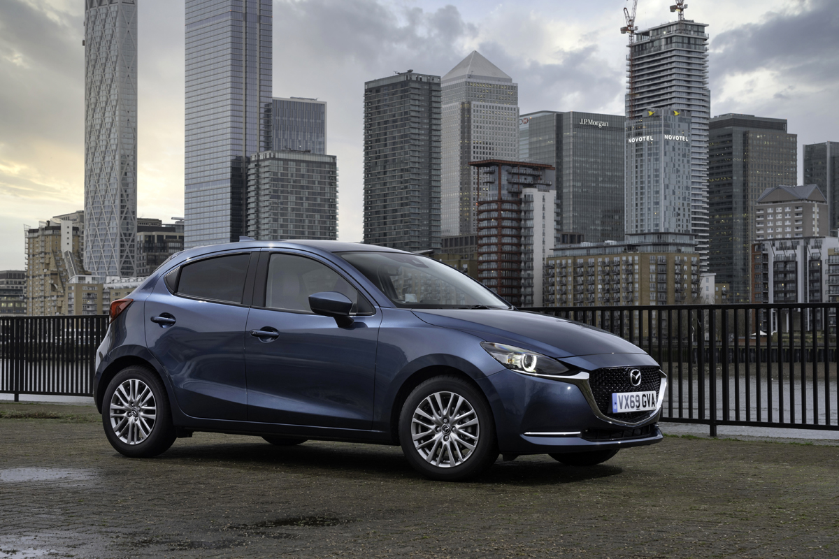 Mazda2 2020 có giá khởi điểm 490 triệu đồng