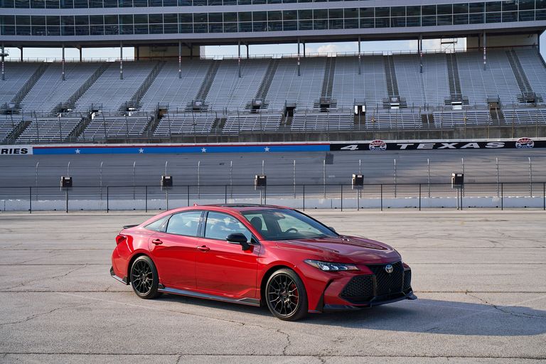 Camry TRD 2020 giá từ 745 triệu: xe thể thao gia đình đắt khách nhà Toyota