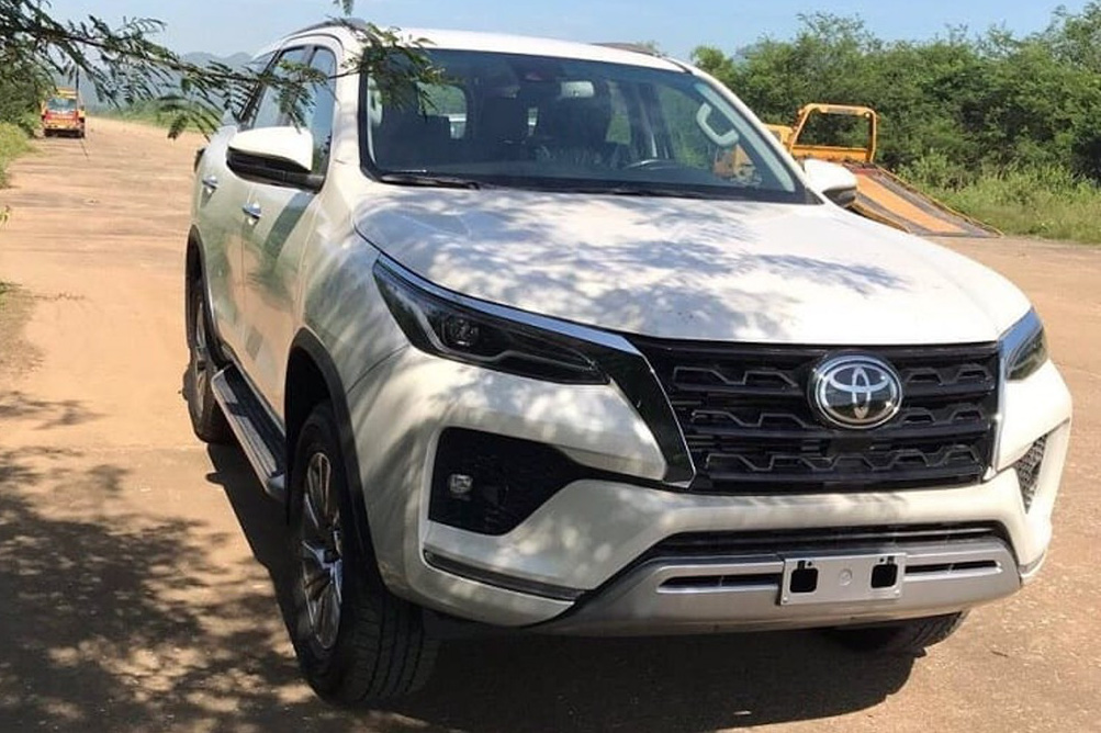 Toyota Fortuner 2020 nhận đặt cọc tại đại lý, giá tăng vài chục triệu đồng