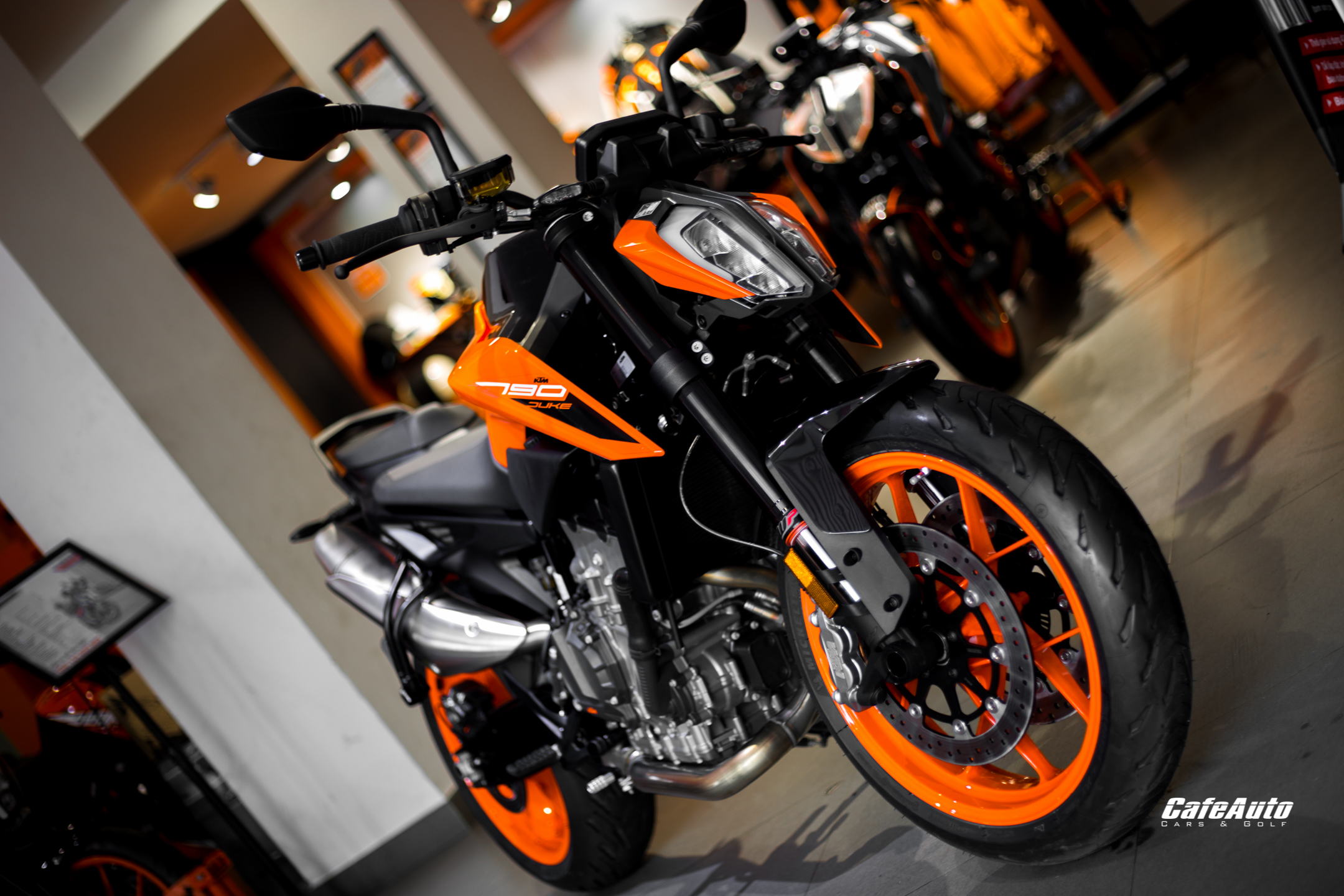 Cận cảnh KTM Duke 790 đầu tiên đặt chân đến miền Bắc