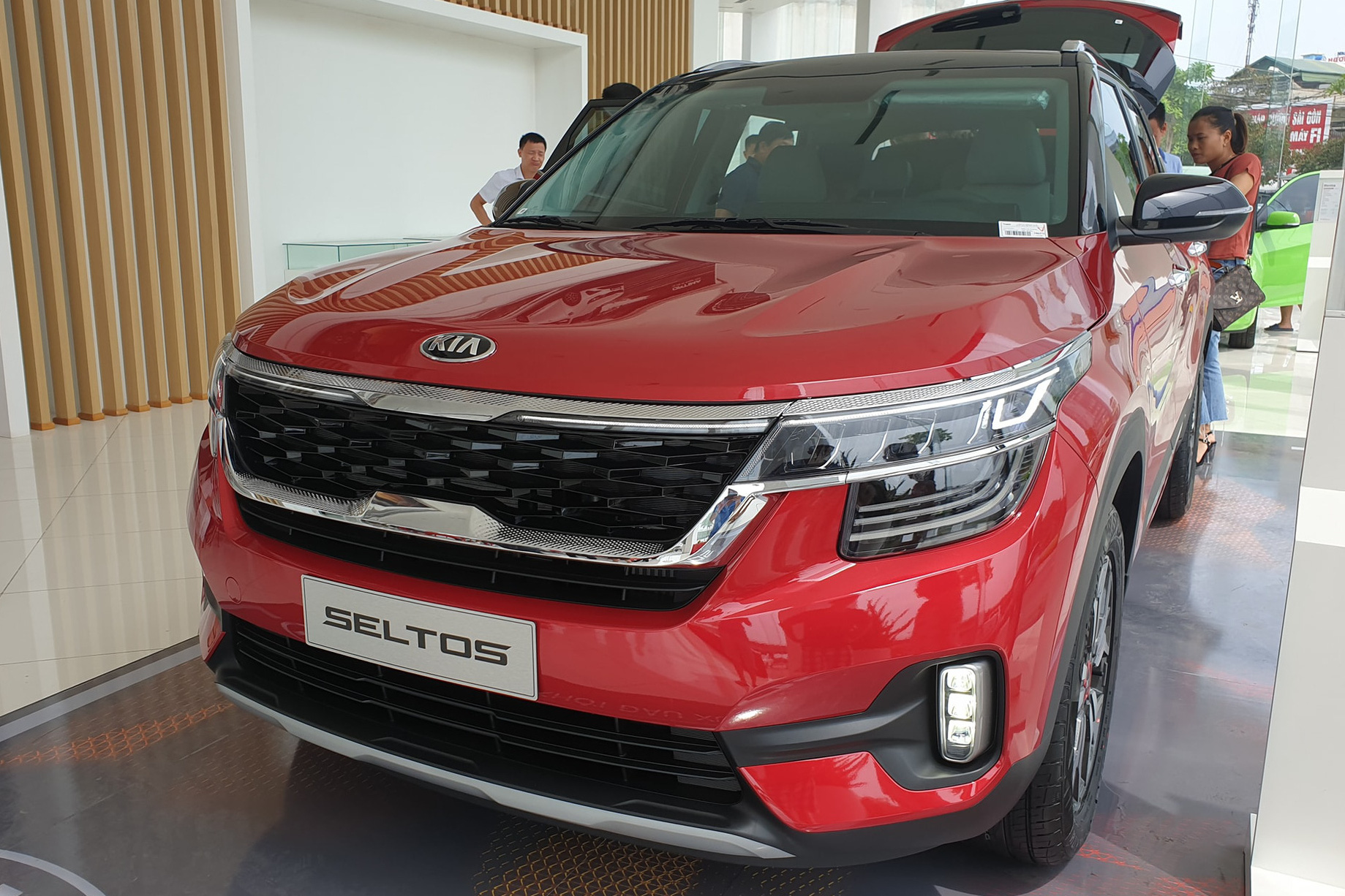 Kia Seltos chính thức “ra lò”: bản chuẩn bổ sung trang bị, bản 1.6L ngừng nhận cọc