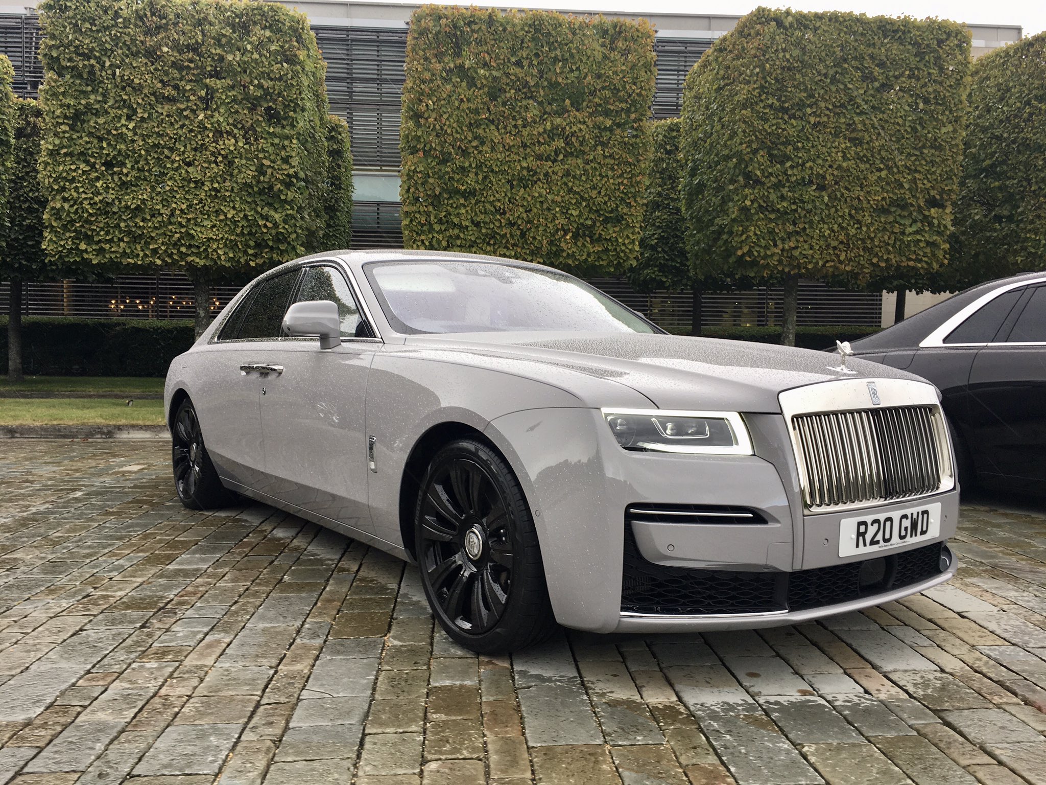 Nhìn lại bản trục cơ sơ dài EWB của RollsRoyce Ghost thế hệ trước tại Việt  Nam