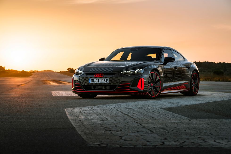 Sedan thể thao RS e-tron GT của Audi sắp ra mắt: mạnh hơn 630 mã, chung nền tảng với Taycan