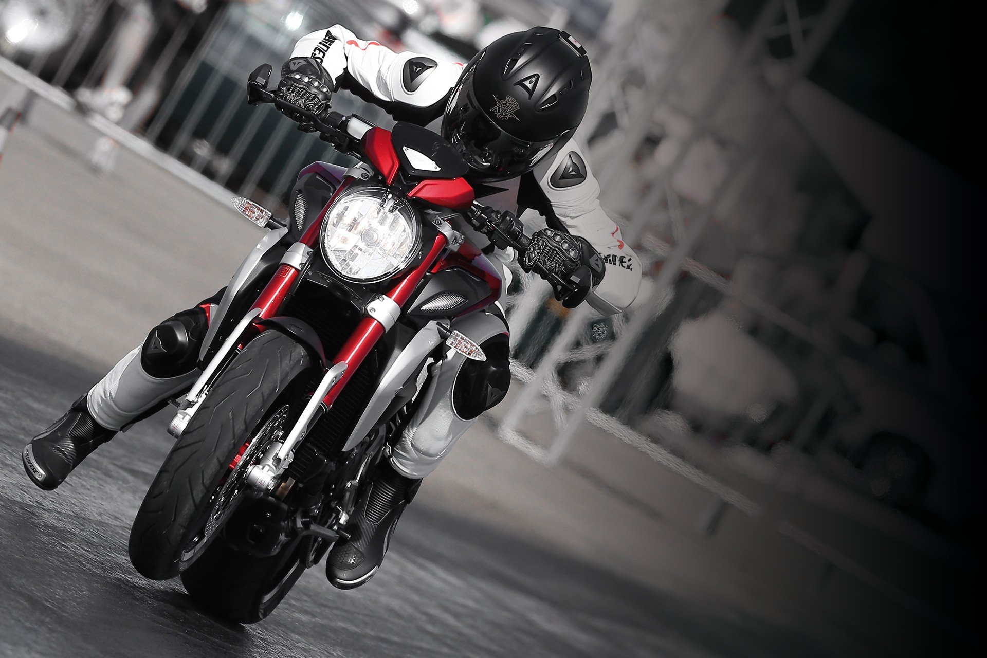MV Agusta Brutale 800 Dragster RR: Mạnh hơn, linh hoạt hơn
