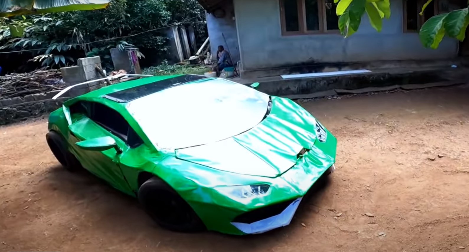 lambor huracan rác