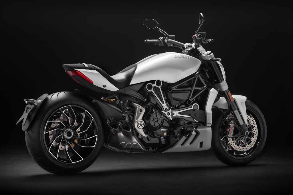 Xdiavel-cafeautovn-3