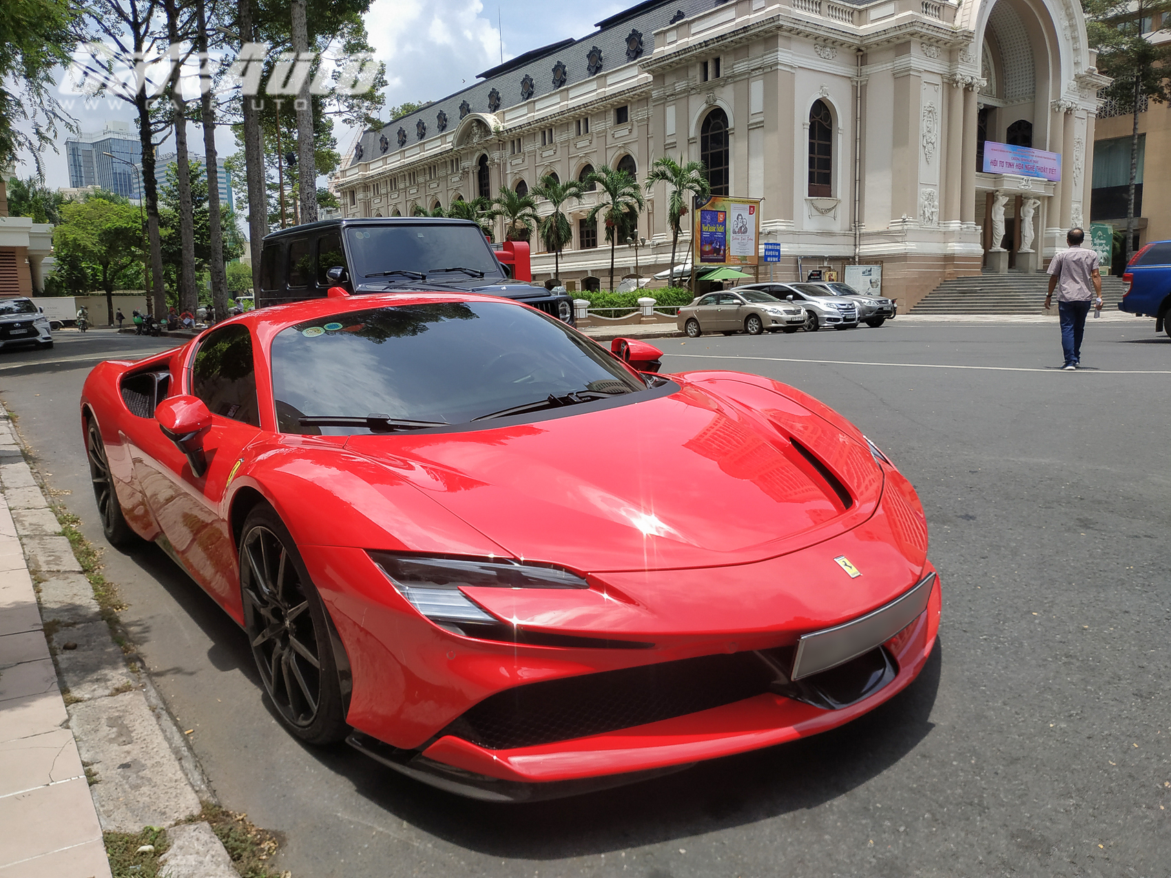 The first Ferrari SF90 Stradale returned to Vietnam by giants to spread