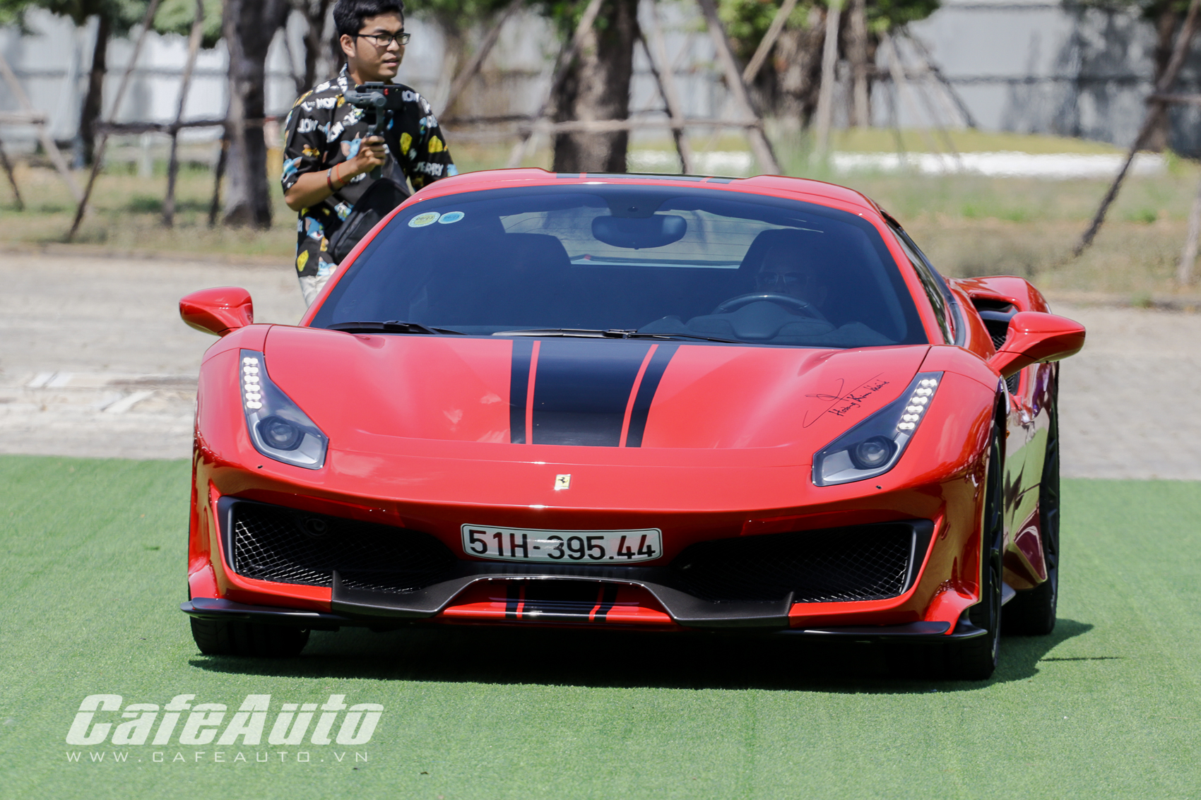 Diện kiến Ferrari 488 Pista Spider trị giá 40 tỷ của doanh nhân Hoàng Kim  Khánh 