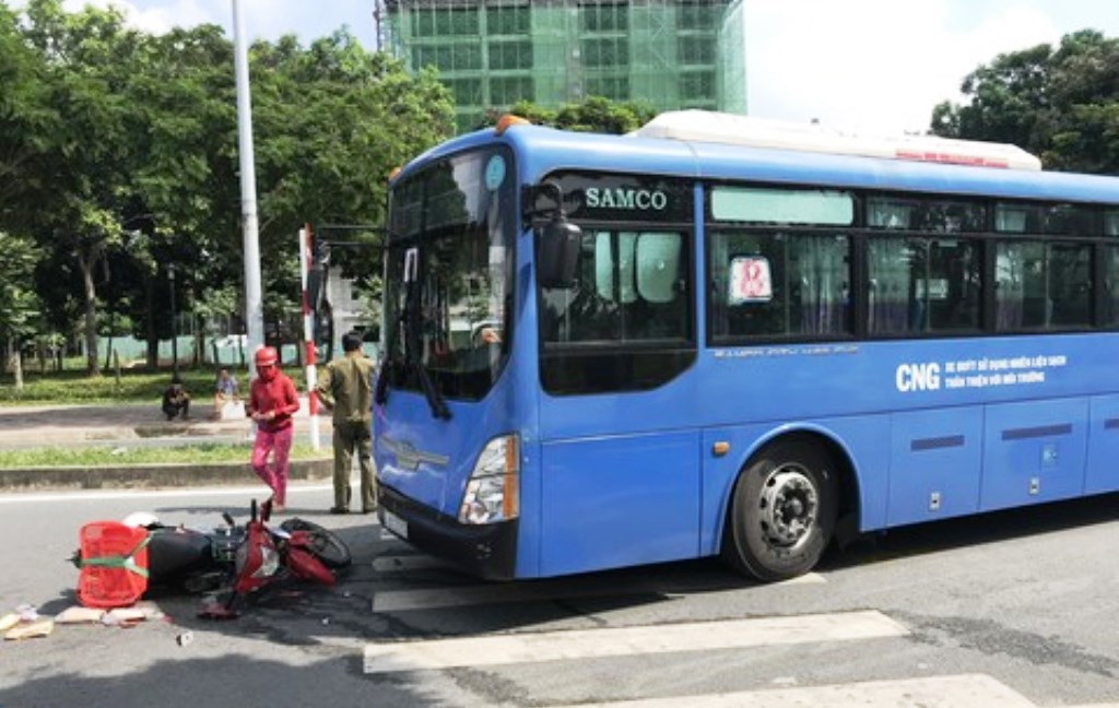 tai nạn xe bus