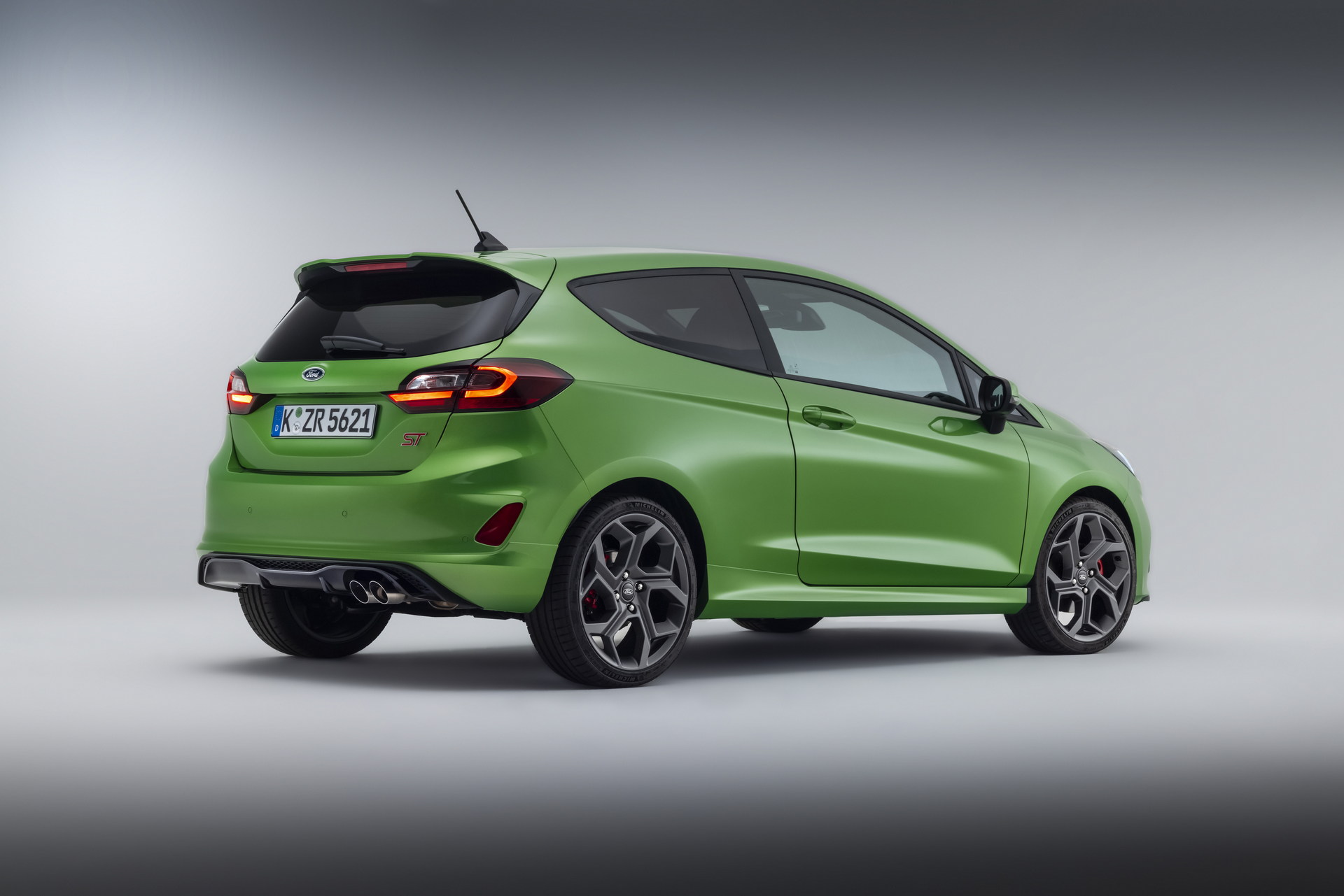Xe Ford Fiesta Hatchback 10S 2015  Trắng