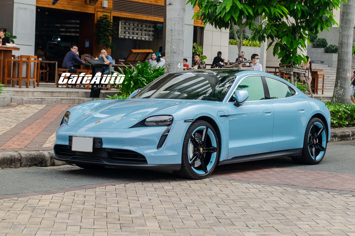 porsche-taycan-doan-di-ban-bam-bien-ra-pho-cafeautovn-24