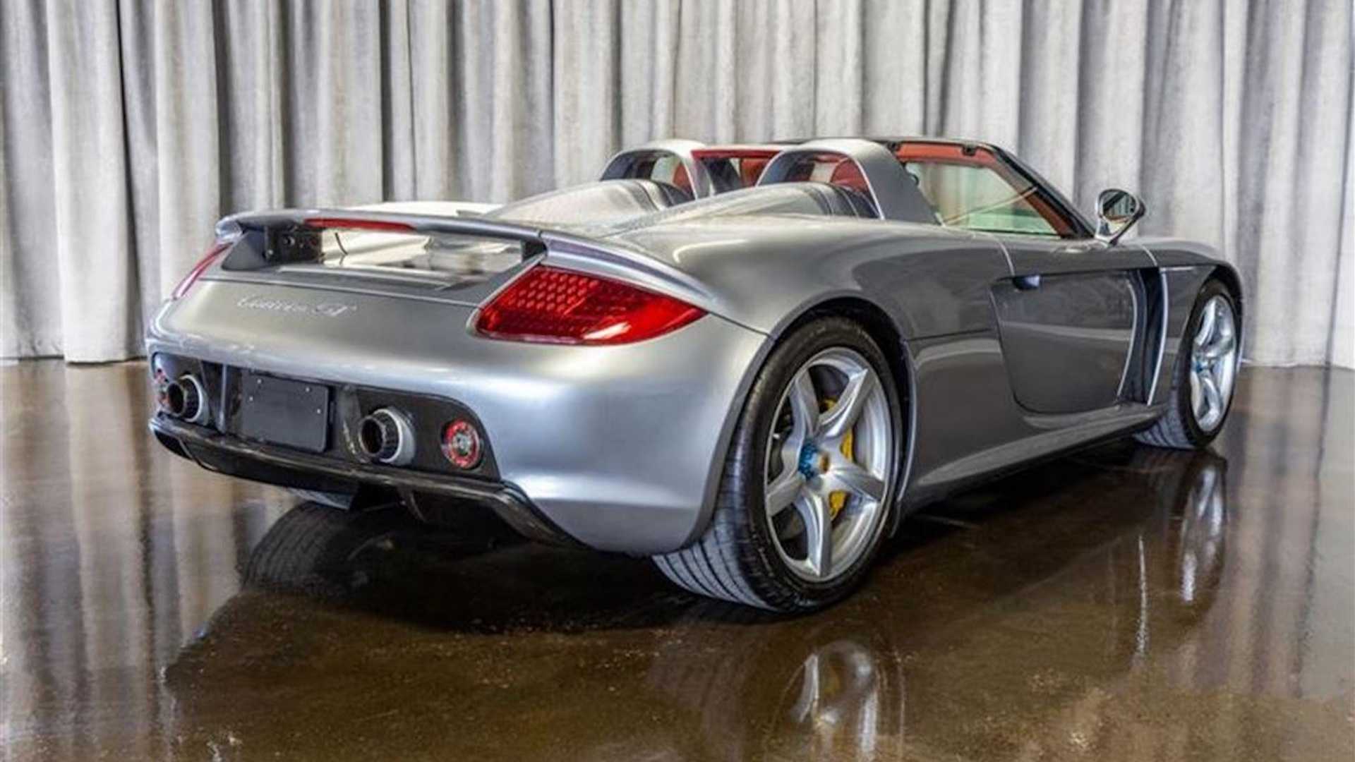 Porsche Carrera GT bị tai nạn đấu giá hơn 8 tỷ: 'món hời' cho người yêu xe  