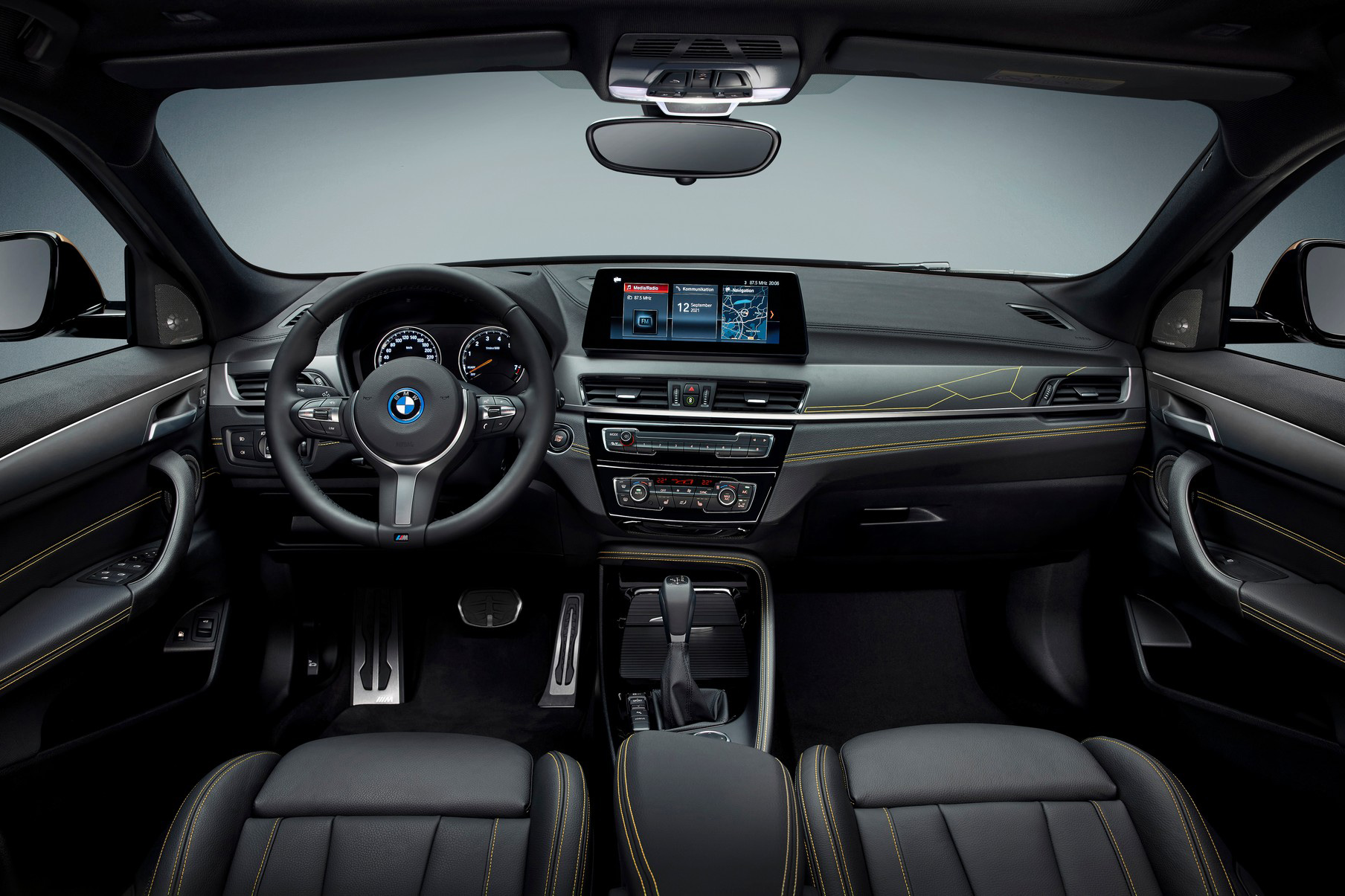 bmw-x2-edition-goldplay-2022-cafeautovn-6