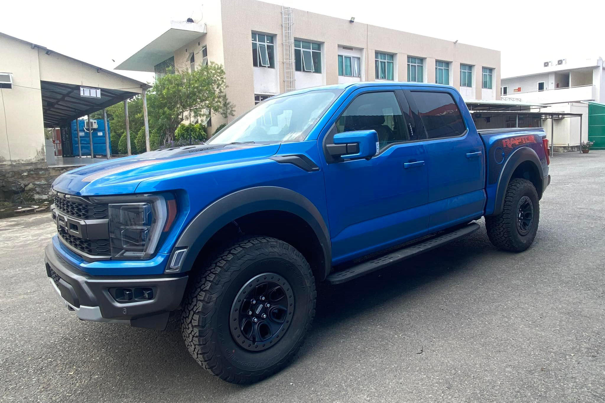 ford-f-150-raptor-2022-xanh-duong-cafeautovn-1