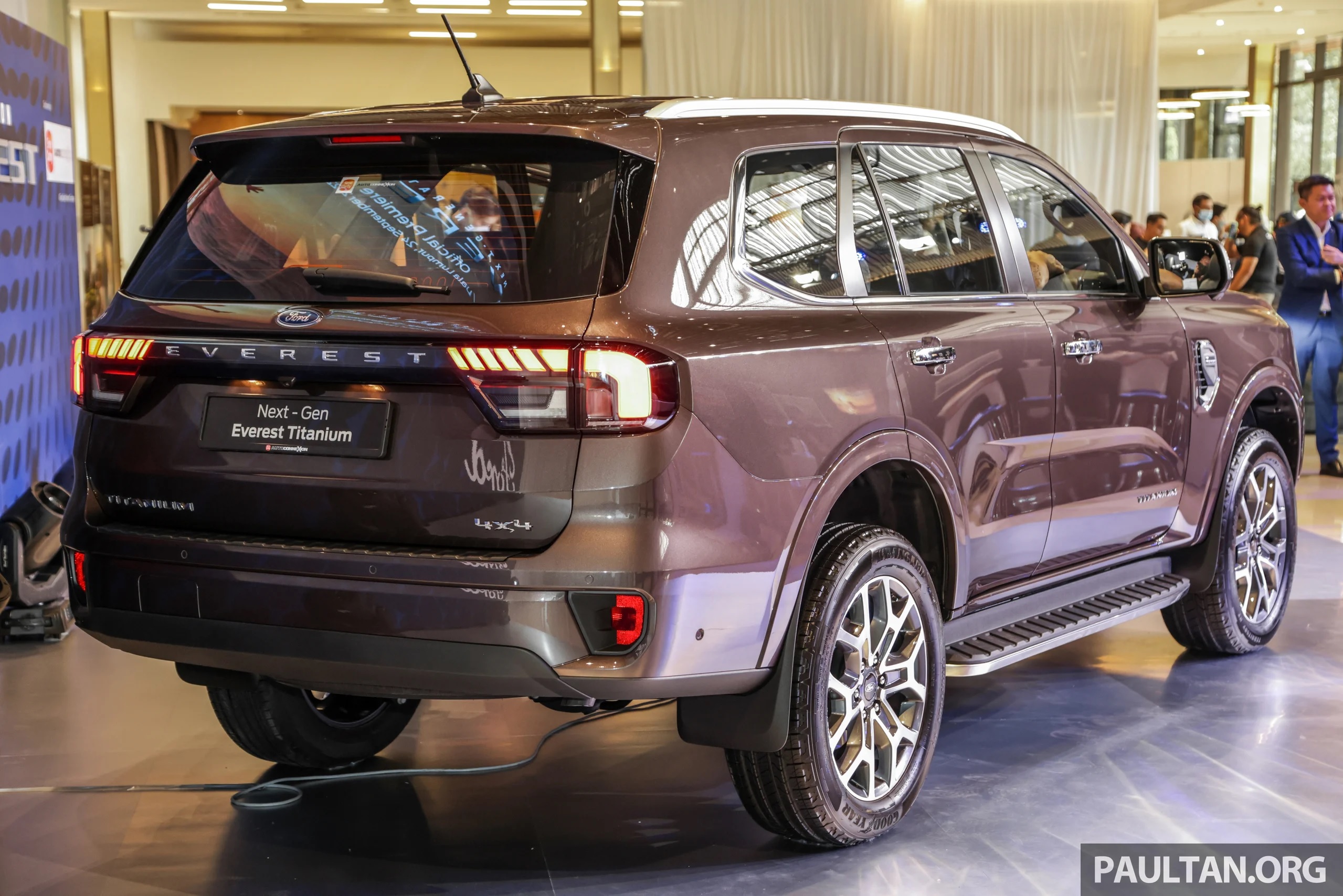 ford-everest-2023-ra-mat-malaysia-cafeautovn-2