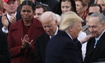 Bà Obama bất ngờ tiết lộ lý do "không bao giờ tha thứ" cho ông Trump Bà Obama bất ngờ tiết lộ lý do "không bao giờ tha thứ" cho ông Trump