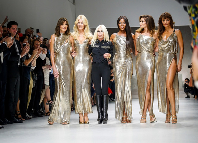 Hãng thời trang Michael Kors chính thức thâu tóm Versace với giá 21 tỷ USD   Báo Dân trí