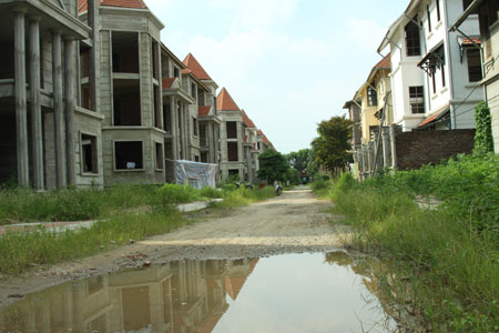 Một khu đô thị bỏ hoang tại xã An Khánh, huyện Hoài Đức. Ảnh: Thái Hiền