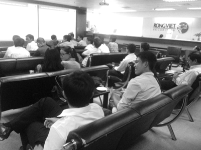 ... trong bối cảnh chứng khoán ảm đạm