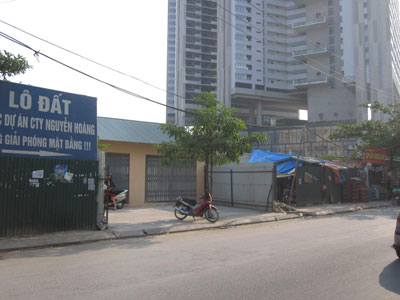 Dự án này 10 năm nay chỉ xây được một bức tường bao chưa trọn vẹn như thế này