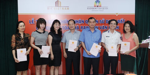 Rainbow Văn Quán trao sổ hồng cho cư dân - CafeLand.Vn