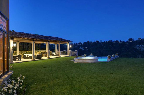 Kim "siêu vòng ba" lại sắm biệt thự triệu đô - 3