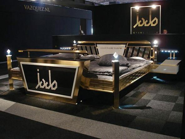 Được làm từ vàng và pha lê Swarovski, chiếc giường Jado Steel Style Gold mang đến sự thoải mái và tiện nghi cho người nằm với hàng loạt các tính năng kết hợp như kết nối internet, máy chơi game PlayStation, đầu đĩa DVD cùng hệ thống âm thanh bao quanh. Chiếc giường vừa sang trọng và hiện đại này có giá 676.550 USD.