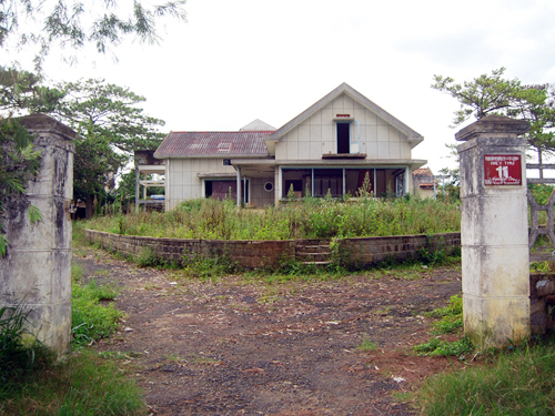 Biệt thự bỏ hoang