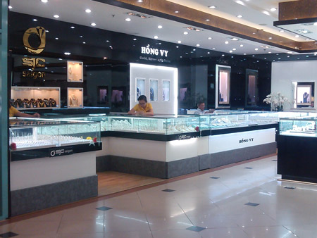 Sự tràn ngập của vàng nữ trang Trung Quốc đã khiến cho các doanh nghiệp sản xuất trong nước vốn đã khó khăn nay càng thêm bế tắc. Sự tràn ngập của vàng nữ trang Trung Quốc đã khiến cho các doanh nghiệp sản xuất trong nước vốn đã khó khăn nay càng thêm bế tắc.