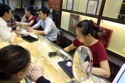 Giá vàng giảm nhẹ phiên cuối tuần