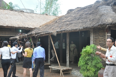 nhà vườn, nhà cổ, hình chóp nón, Hội An, giàu có