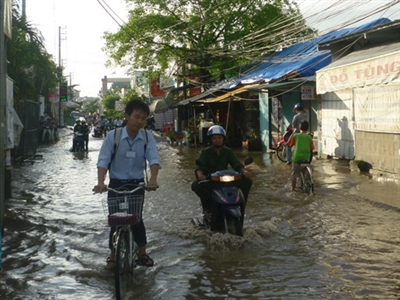 Đường ở khu tập thể Ngân hàng Công thương Cần Thơ, thành sông mỗi khi mưa.            ẢNH: TRƯỜNG CA