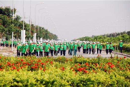 E:\2013\Dong Hanh Nhon Trach\19.10\Hinh su kien\Di bo dong hanh.jpg