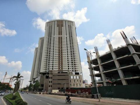 Luôn có dòng đầu tư “cá mập”, “kền kền” lợi dụng giá BĐS đang xuống, nhiều nhà đầu tư trong nước đang kẹt tiền sẽ bán lại dự án để tháo chạy. 