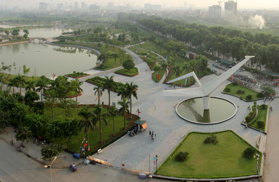 Công viên Hòa Bình, quận Bắc Từ Liêm.     Ảnh: Phạm Hùng
