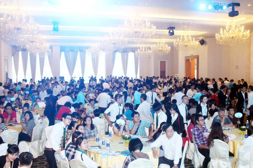 E:\hinh anh\su kien\2014 T11 mo ban B2 Topaz City 16\IMG_3666.jpg