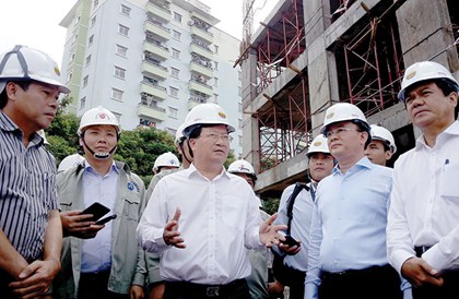 Bộ trưởng Trịnh Đình Dũng kiểm tra dự án nhà ở xã hội của Tổng công ty HUD 