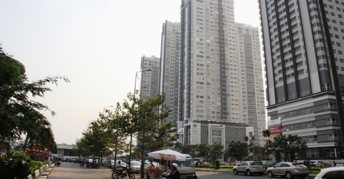 Tiền đổ vào bất động sản càng nhiều, rủi ro càng lớn