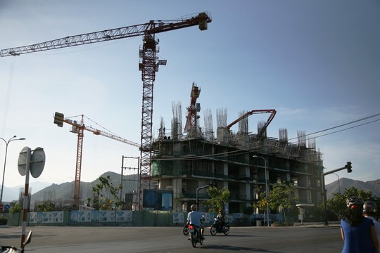 Công trình Mường Thanh Khánh Hòa đang xây dựng hiện tại ở Nam cầu Trần Phú, TP Nha Trang Công trình Mường Thanh Khánh Hòa đang xây dựng hiện tại ở Nam cầu Trần Phú, TP Nha Trang