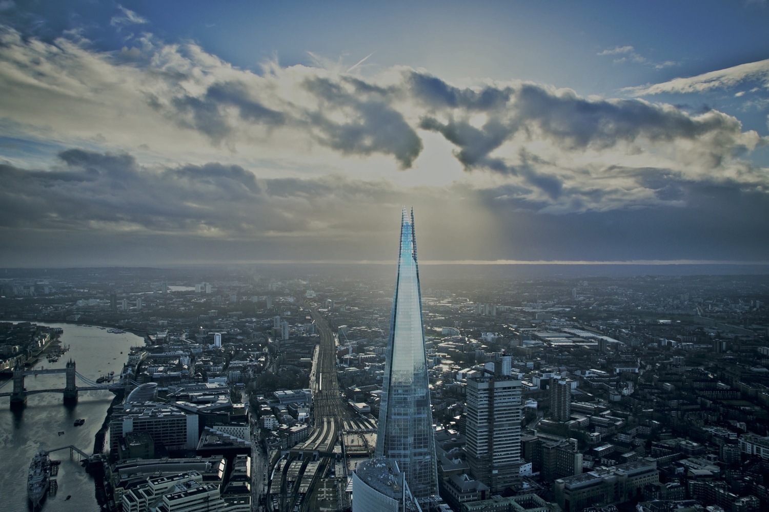 Ngắm tòa tháp nhọn chọc trời ở Anh