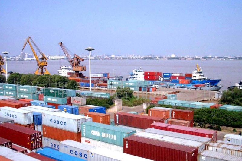 Tháng 7 nhập siêu trở lại 300 triệu USD