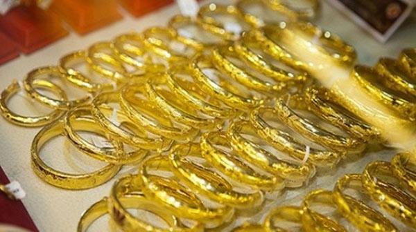 Điểm tin sáng: Vàng vẫn ở mức thấp, USD tăng cao