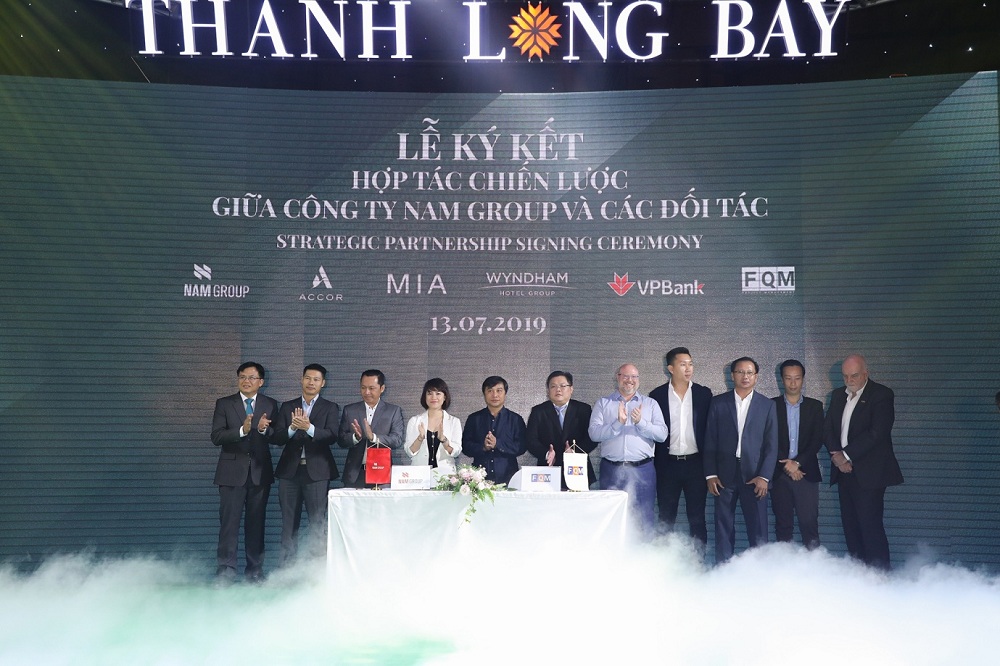 Lễ ký kết giữa Tập đoàn Nam Group và các đối tác AccorHotels, Wyndham Hotel Group, MIA Design Studio, FQM và VP Bank Lễ ký kết giữa Tập đoàn Nam Group và các đối tác AccorHotels, Wyndham Hotel Group, MIA Design Studio, FQM và VP Bank