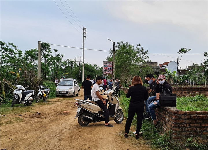 'Sốt đất' khắp nơi, tiền đổ vào bất động sản: Cảnh báo kinh tế xập xệ, không bền vững