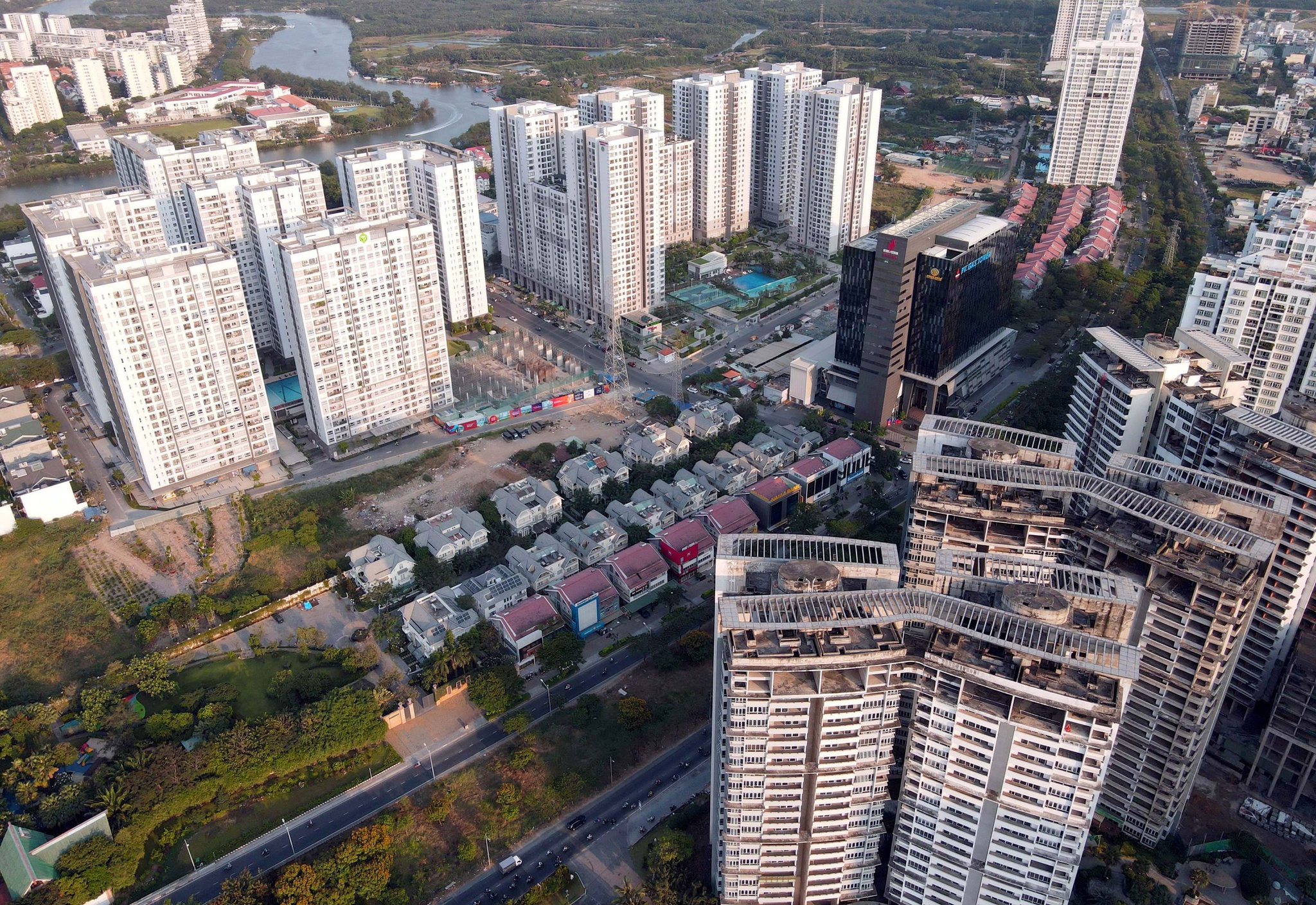 Bất động sản đình trệ vì bị siết vốn Bất động sản đình trệ vì bị siết vốn