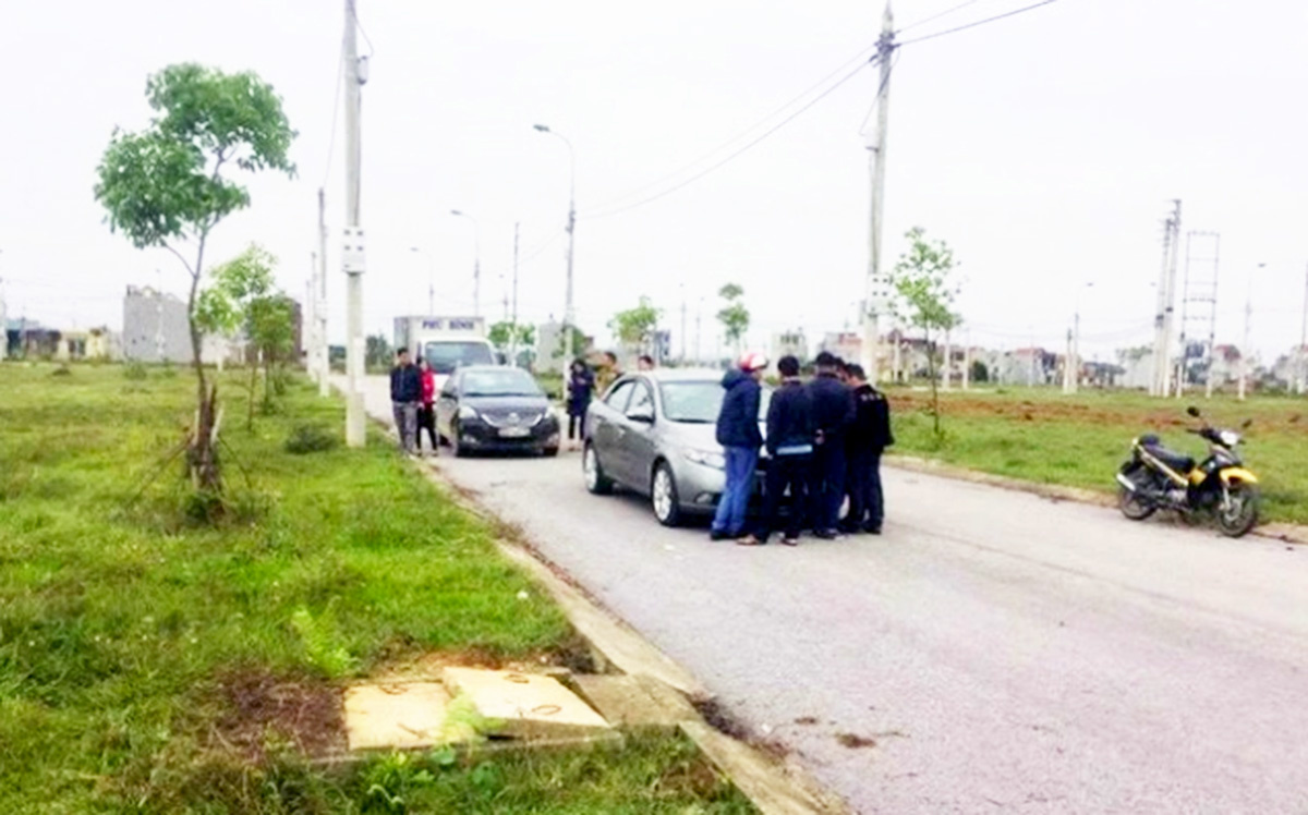 Tỉnh táo để tránh sập 'bẫy' đất ở nông thôn