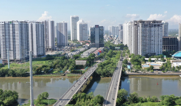 TP.HCM: Vì sao nhiều huyện dự tính lên TP mà không lên quận?